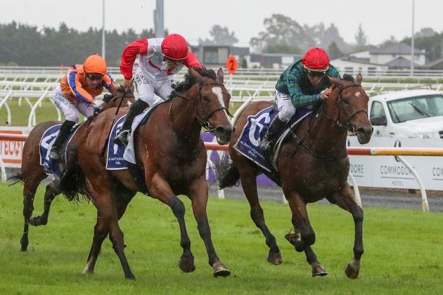 Romanoff claims 2000 Guineas